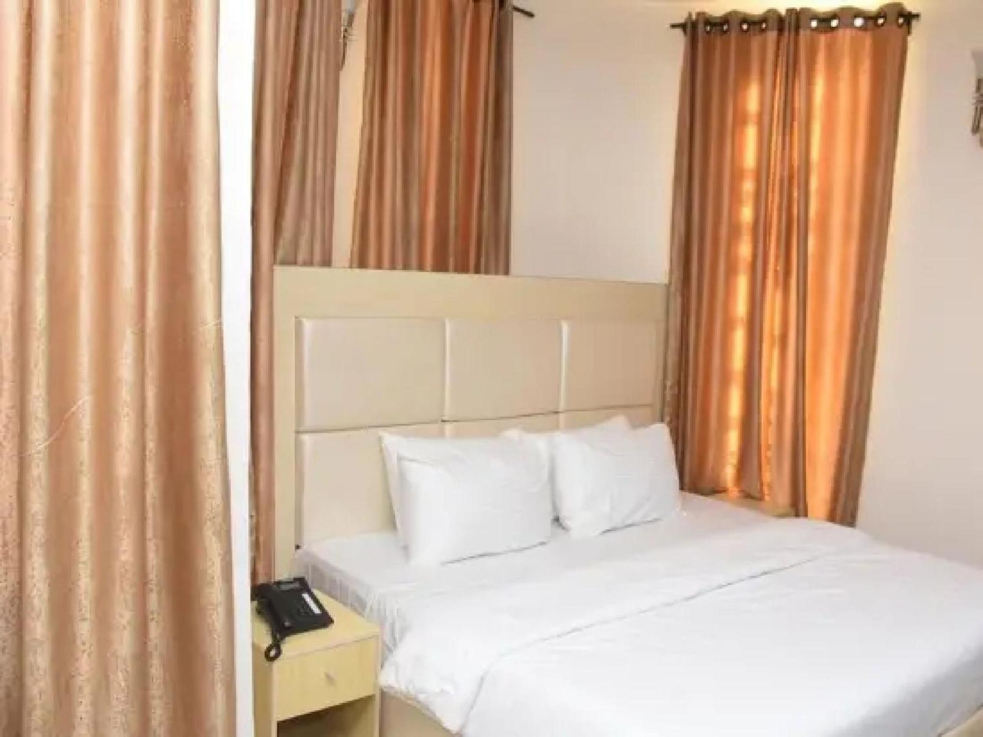 Room In Lodge - Ambience Hotels Abujahome For Leisure And Business Travellers Zewnętrze zdjęcie